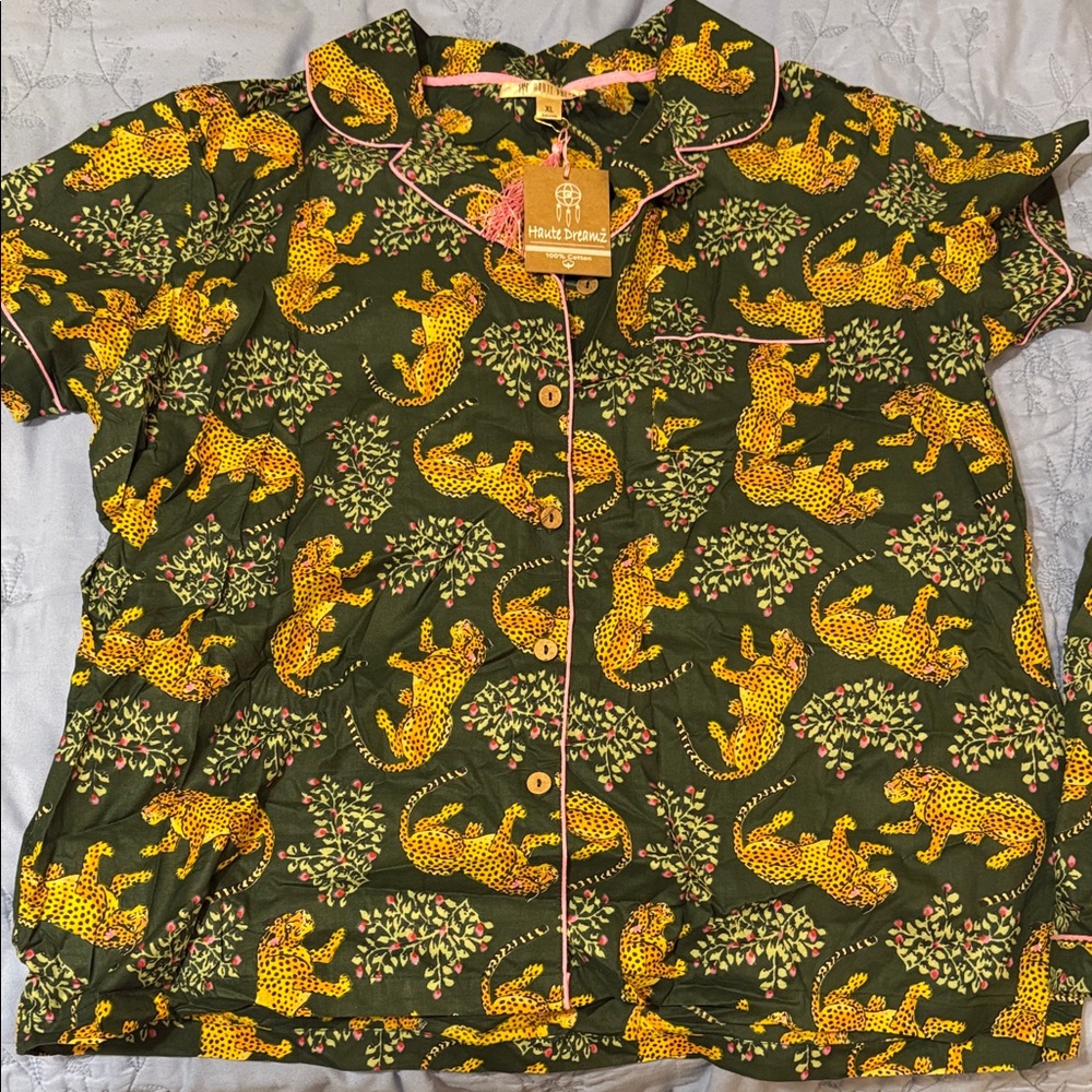Women Pajamas with Leopard Print - Green and Yellow